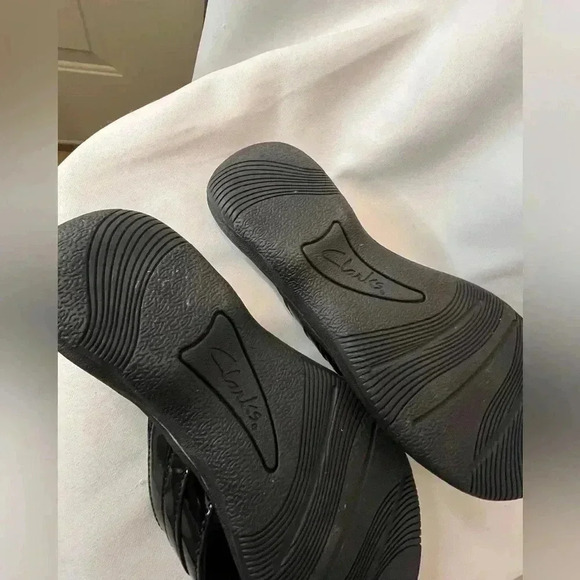 Clarks Cloud Steppers Women’s Brinkley Flora Black Patent Thong Sandals - Picture 6 of 6